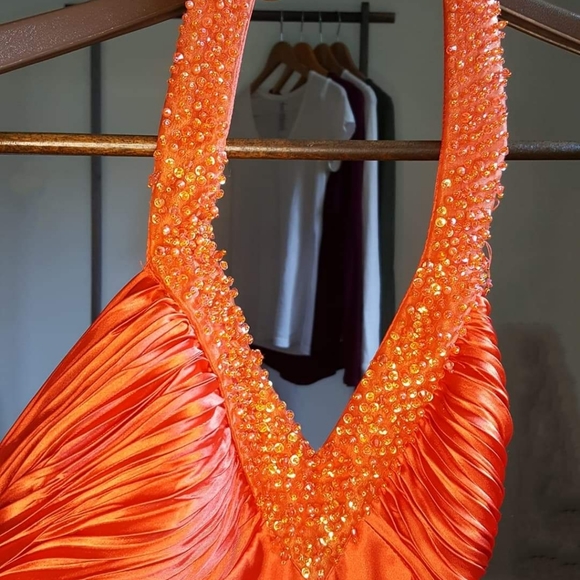 Orange 🍊 formal gown - Picture 5 of 10